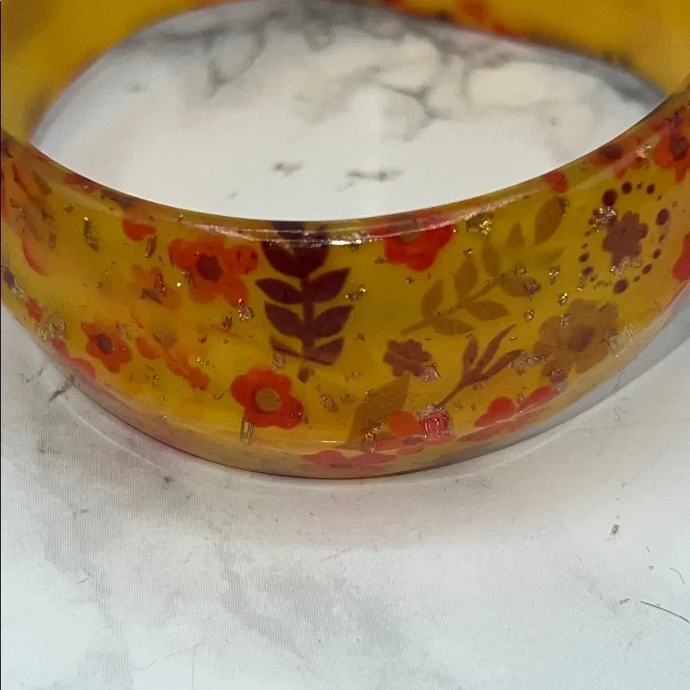 VINTAGE Floral Lucite Bangle Bracelet